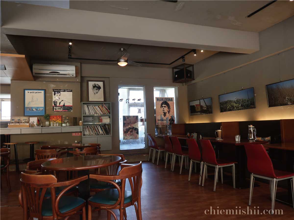 海邊的卡夫卡 Kafka by the Seaにある喫煙所は扉の奥