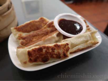 杭州小籠湯包の「三鮮鍋貼(三種類の具のパリパリ焼餃子)」