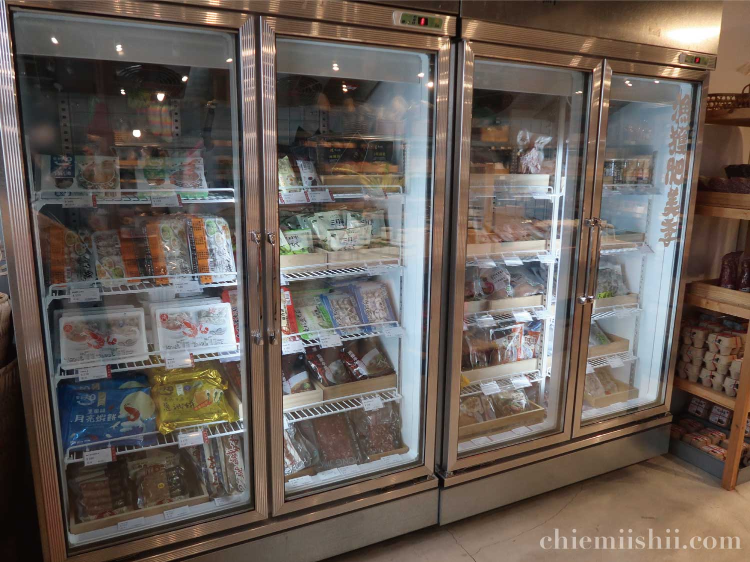 【台湾・台北】神農生活（しんのうせいかつ）の冷凍・冷蔵コーナー