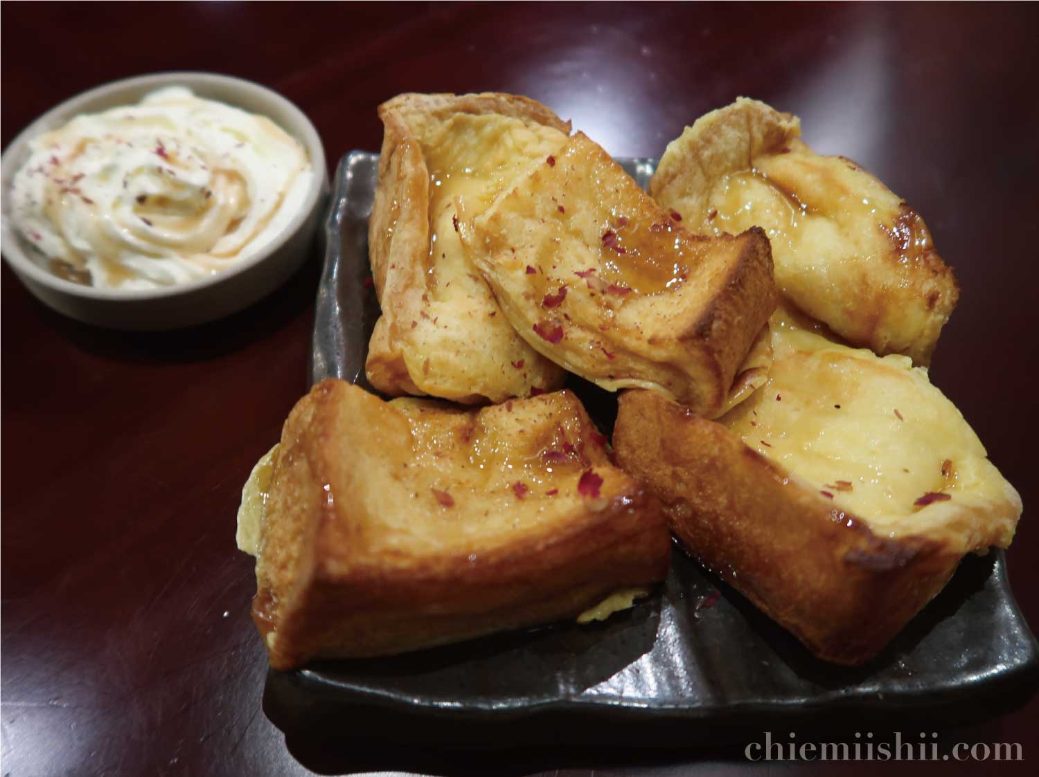 台湾・台北「森高砂咖啡館（サンコーヒー）」黒糖ジンジャーシロップ添えの鉄観音クリームフレンチトースト