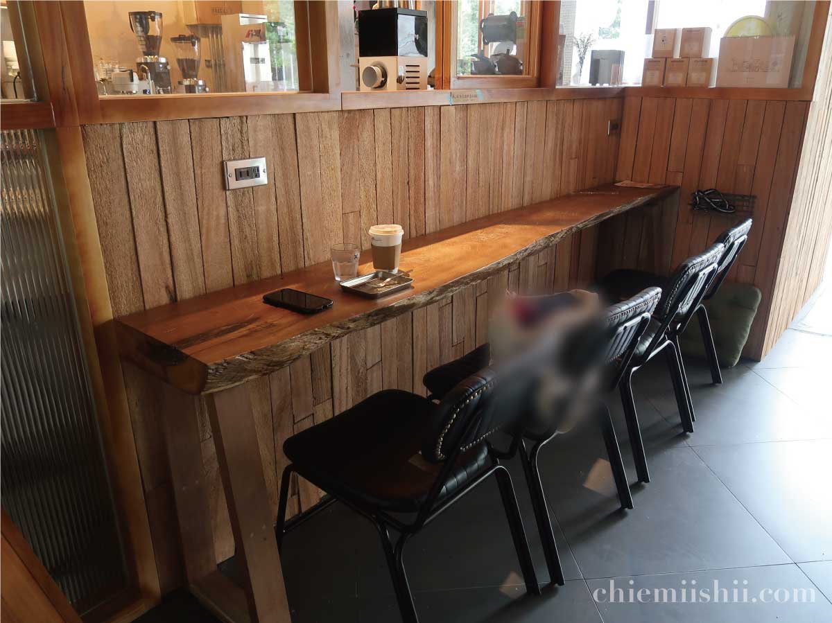 台湾 台北「時々珈琲（TokiDoki Coffee Roastery）」のイートインスペース