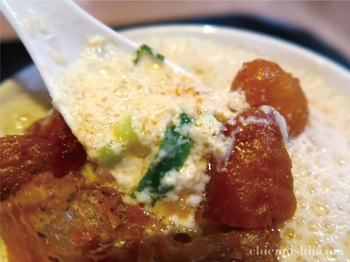 阜杭豆漿「鹹豆漿にザーサイや干しエビ、ネギなどが入っている」