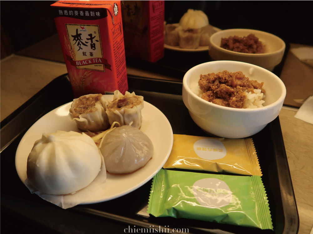 台北松山空港Airlines VIPラウンジで食べた台湾料理